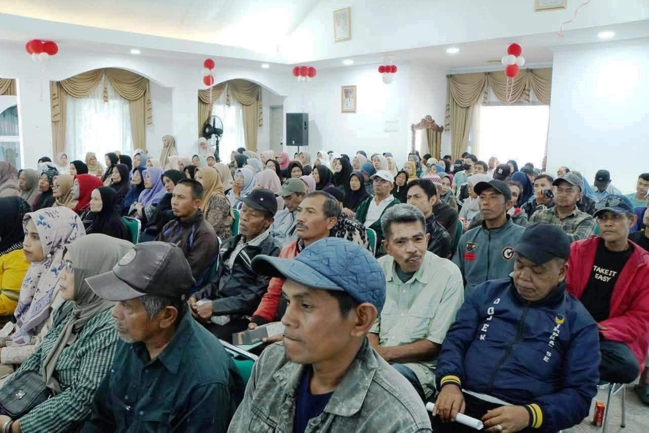 Warga Padang Panjang penerima bantuan perbaikan rumah Tak layak huni dari Pemko.